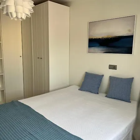 Luxury 190m2 Amplio Moderno Con Terraza En La Azotea De 50m2 Junto A La Playa, En El Centro De Torre Del Mar, Malaga, Modern Large With 50m2 Roof Terrace By The Beach, Right In The Center Of Torre Del Mar, Malaga *