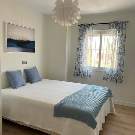 Luxury 190m2 Amplio Moderno Con Terraza En La Azotea De 50m2 Junto A La Playa, En El Centro De Torre Del Mar, Malaga, Modern Large With 50m2 Roof Terrace By The Beach, Right In The Center Of Torre Del Mar, Malaga