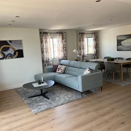 Luxury 190m2 Amplio Moderno Con Terraza En La Azotea De 50m2 Junto A La Playa, En El Centro De Torre Del Mar, Malaga, Modern Large With 50m2 Roof Terrace By The Beach, Right In The Center Of Torre Del Mar, Malaga Apartment